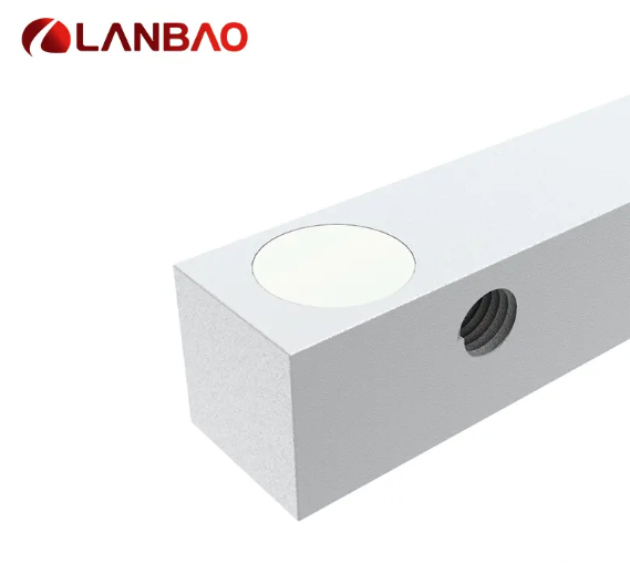 Lanbao LE81VF15 inductive proximity switch with M8 connection - switching distance 1.5 mm