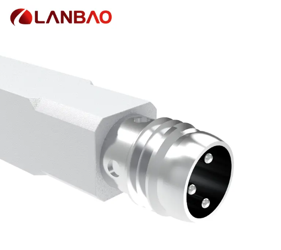 Lanbao LE81VF15 inductive proximity switch with M8 connection - switching distance 1.5 mm